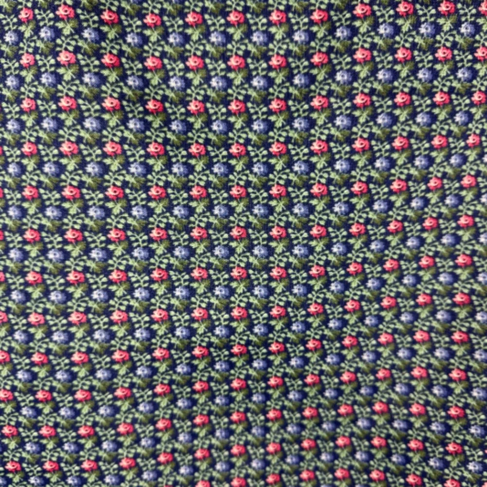 Crisp New Cotton Fabric 2 yds Pink Cabbage Roses on Blue Calico Quilting Quilt - Picture 9 of 12